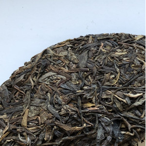 Чай Шен Пуэр Золотой Павлин Блин 2015 год фабрики Чинг Юн 357 г. Photo 3