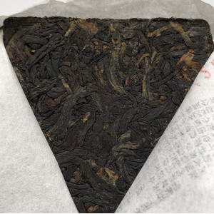 Прессованный красный чай Дянь хун с шу пуэром Золотой Юнь - плитка 50 г. Photo 2