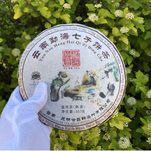 Шу Пуэр Yun Nan Meng Hai Qi Zi Bing Cha Древние Деревья Куньмин блин 357г 2017 год