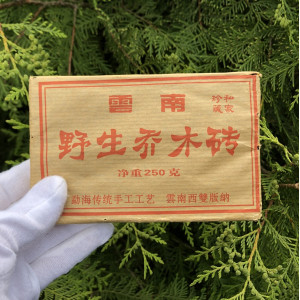 Чай Шу пуэр Дикие деревья 250 г кирпич 2005 года