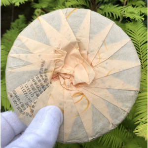 Чай Шу Пуэр Золотой бутон Линьцан блин 2019 год 100 г. Photo 2